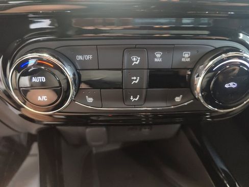 New 2025 Chevrolet Trax RS w/ Sunroof Package image 24