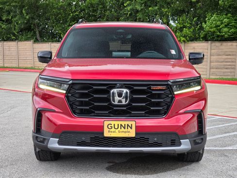 Used 2024 Honda Pilot TrailSport image 8