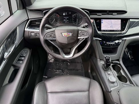 Used 2025 Cadillac XT6 Premium Luxury AWD/4WD image 3