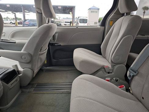 Used 2014 Toyota Sienna LE FWD image 5