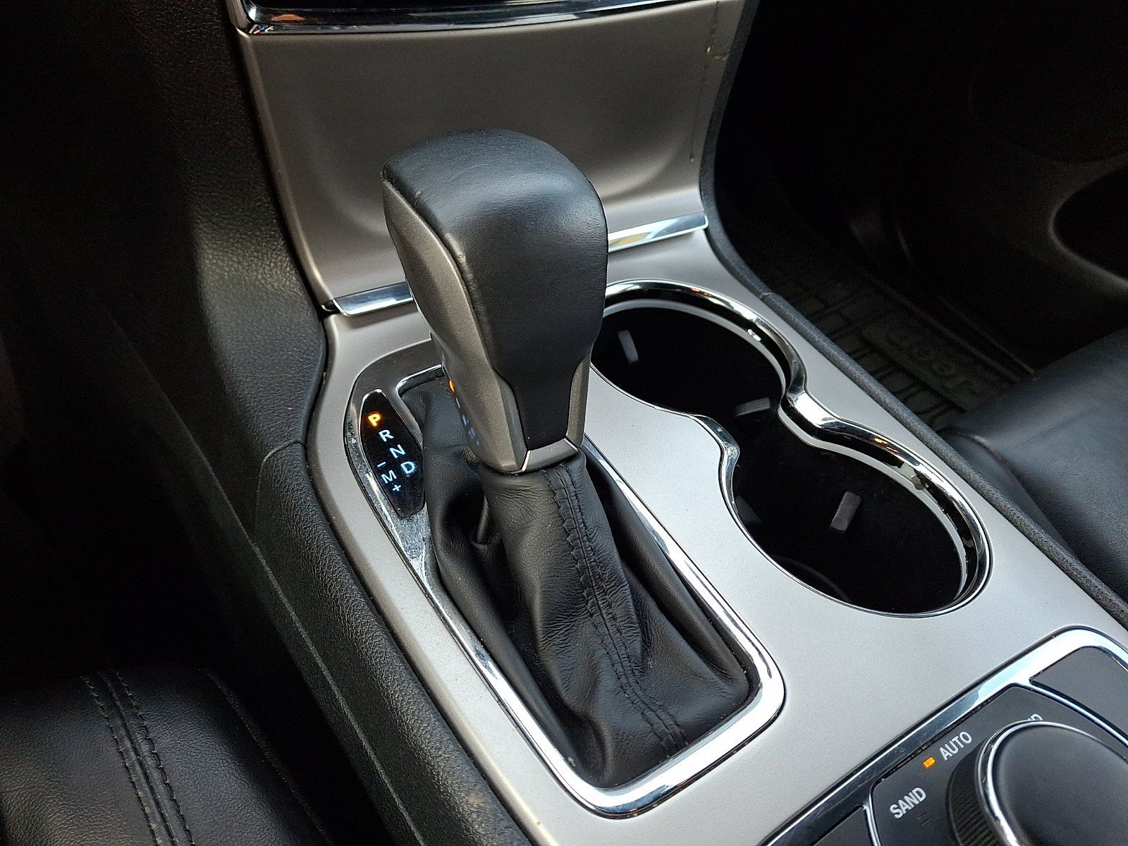 Used 2019 Jeep Grand Cherokee Limited AWD/4WD image 15