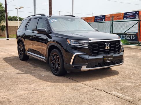 Used 2025 Honda Pilot Elite image 4
