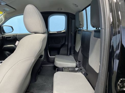 Used 2017 Toyota Tacoma 4x4 Access Cab image 24