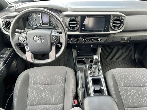 Used 2017 Toyota Tacoma TRD Off-Road image 6