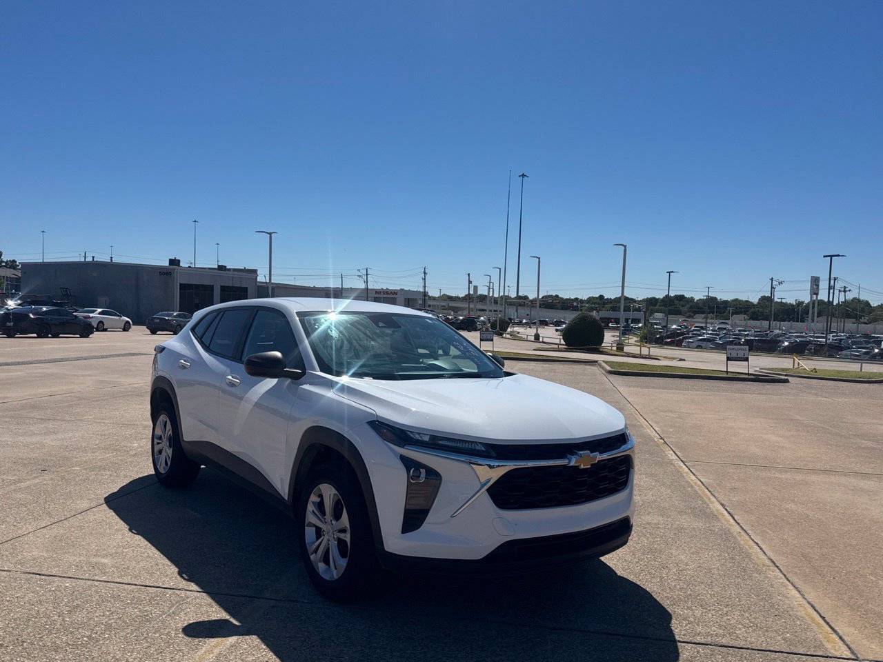 Used 2025 Chevrolet Trax LS FWD image 1
