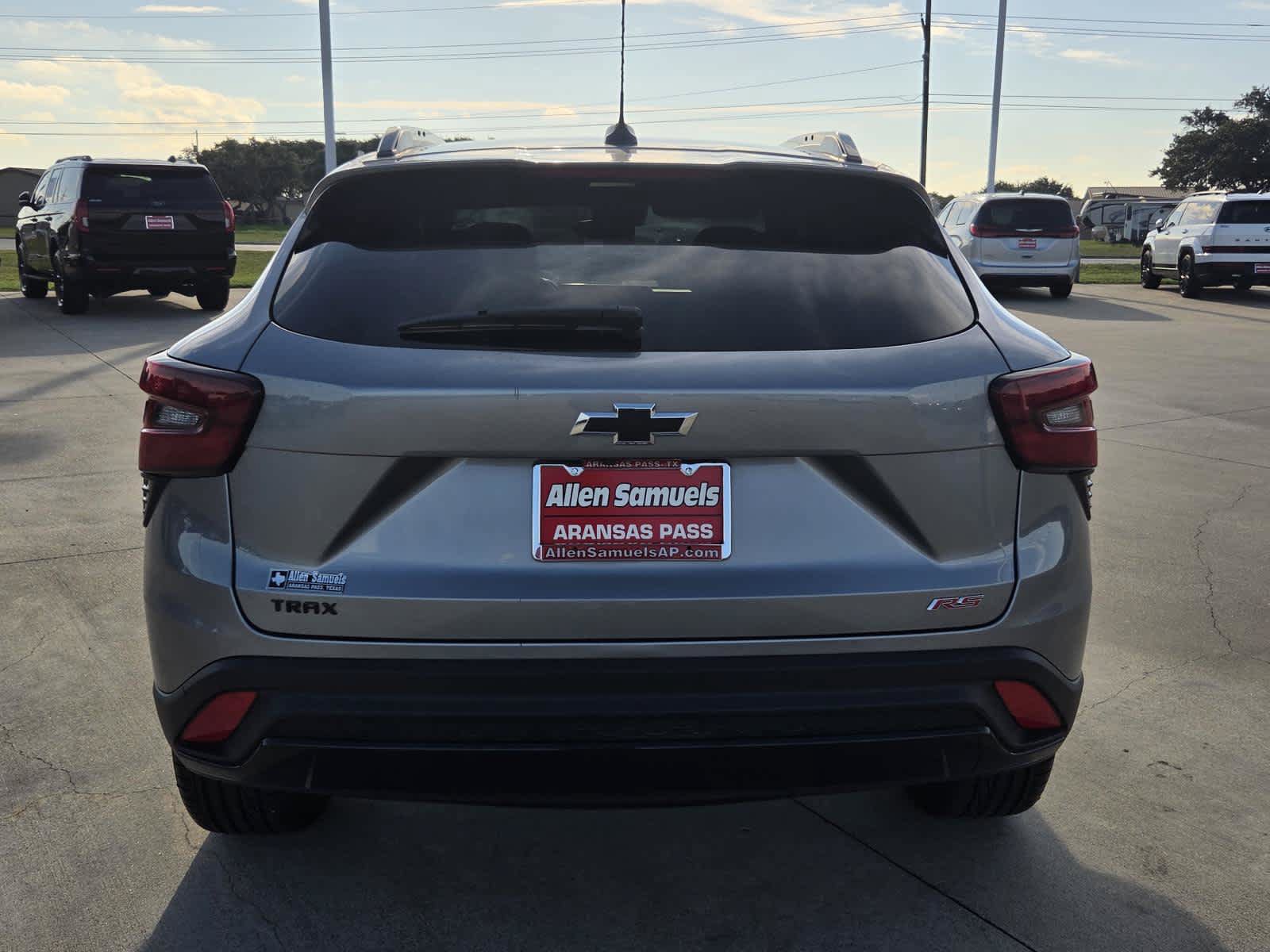 Used 2026 Chevrolet Trax RS FWD image 4