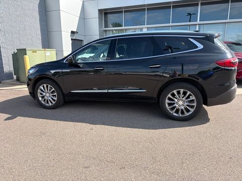 Used 2018 Buick Enclave Essence w/ Trailering Package AWD/4WD image 7