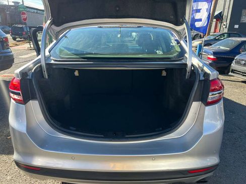 Used 2017 Ford Fusion SE w/ Fusion SE Technology Package image 30