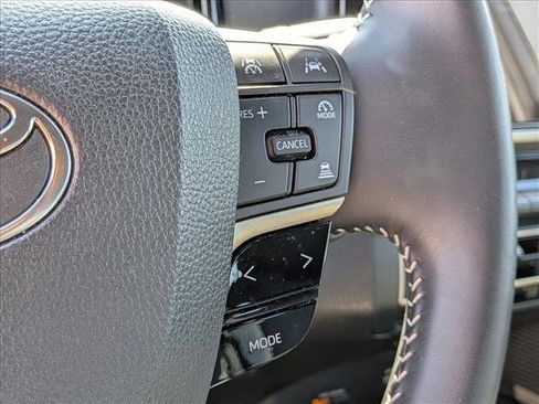 Used 2025 Toyota Camry SE image 12