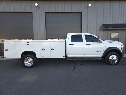 Used 2020 RAM 5500 Tradesman w/ Chrome Appearance Group image 5