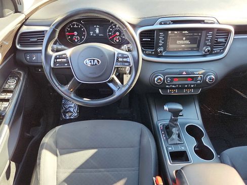 Used 2019 Kia Sorento LX w/ LX Convenience Package image 11