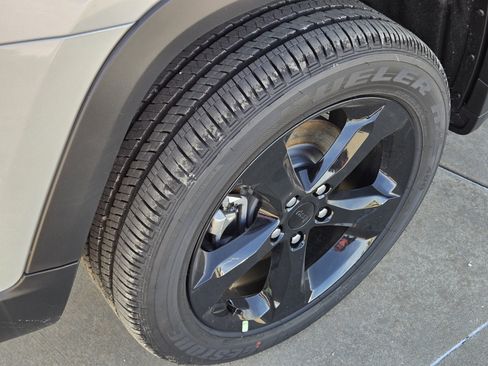 New 2025 Jeep Grand Cherokee L Altitude image 6