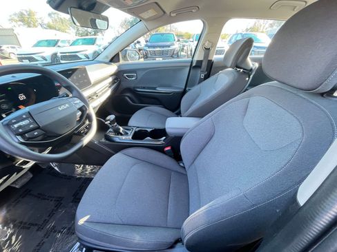 Used 2025 Kia K4 LXS image 25