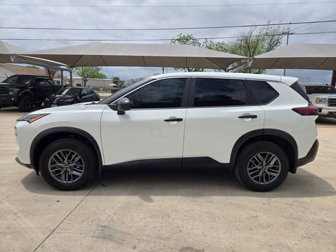 Used 2023 Nissan Rogue S FWD image 4