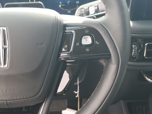 New 2027 Lincoln Aviator AWD image 17
