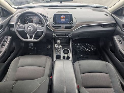 Used 2024 Nissan Altima 2.5 SV FWD image 14