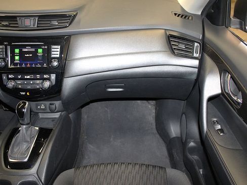 Used 2020 Nissan Rogue SV w/ Premium Package AWD/4WD image 32