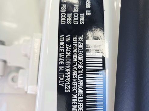 Used 2023 Jeep Renegade Latitude w/ Sun & Fun Group image 39