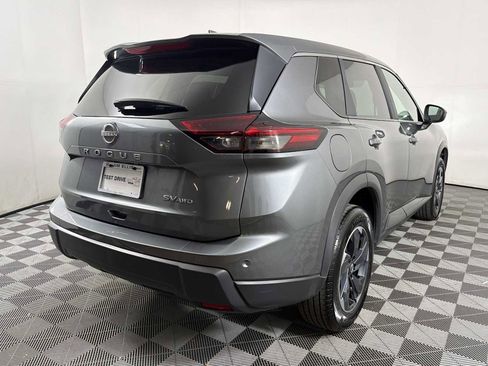 Used 2024 Nissan Rogue SV image 6
