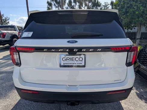 New 2026 Ford Explorer Active RWD image 10