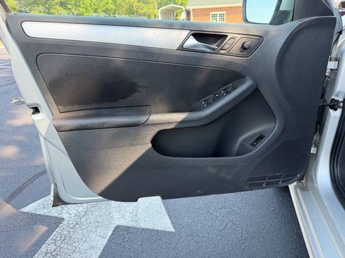 Used 2011 Volkswagen Jetta SEL FWD image 10