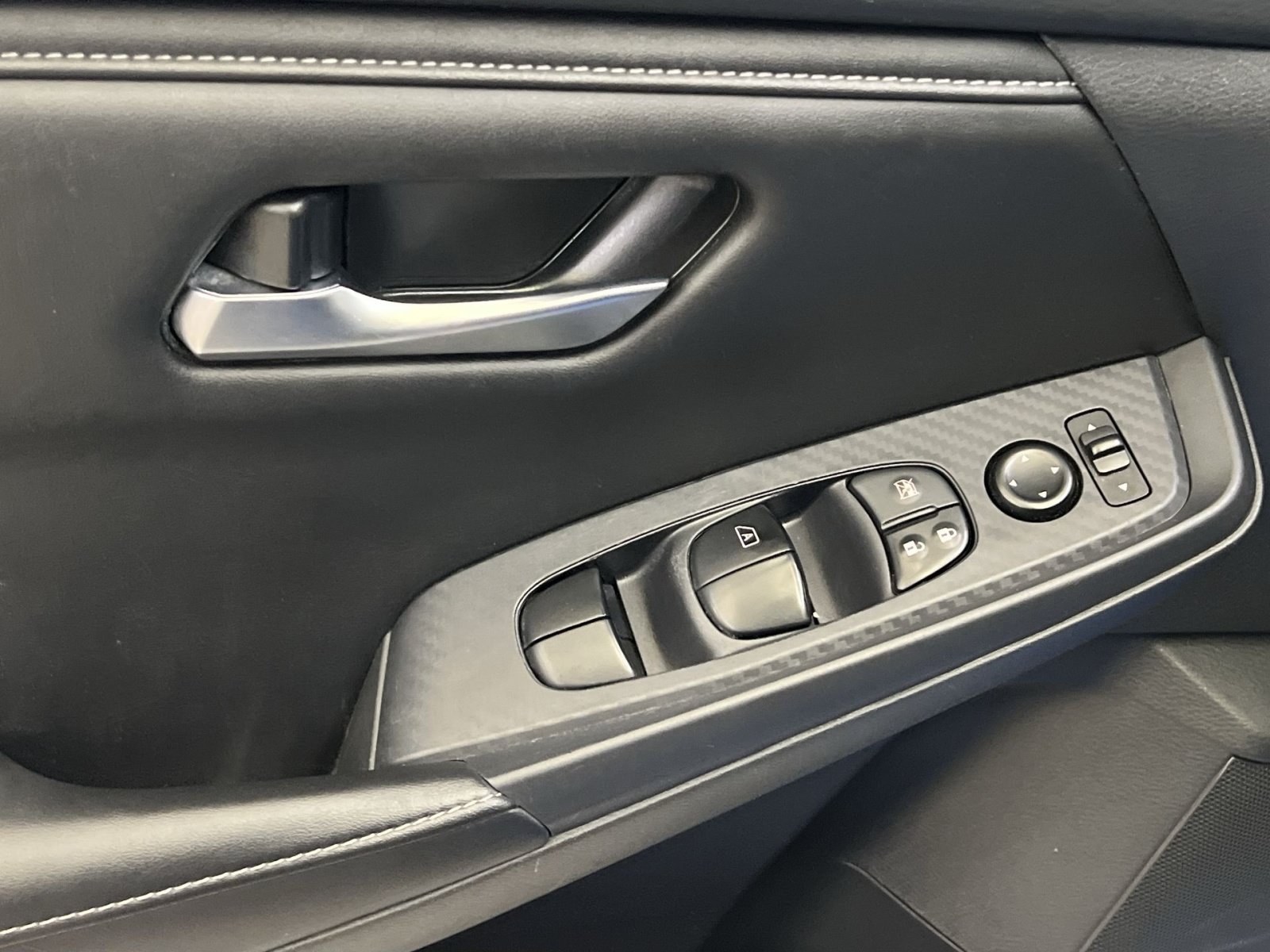 Used 2024 Nissan Sentra SV FWD image 14