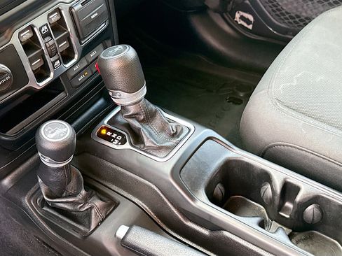 Used 2019 Jeep Wrangler Unlimited Sport S image 27