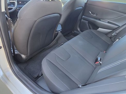 Used 2025 Hyundai Elantra Blue image 28