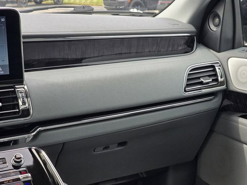 Used 2021 Lincoln Navigator Reserve image 40