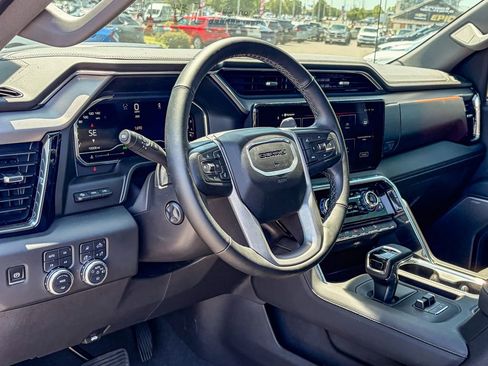 Used 2025 GMC Sierra 1500 Denali w/ Technology Package AWD/4WD image 8