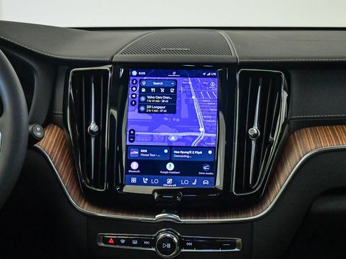 Certified 2023 Volvo XC60 B5 Ultimate w/ Climate Package FWD image 14