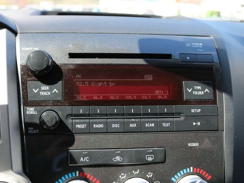 Used 2010 Toyota Tundra 4x4 CrewMax image 14