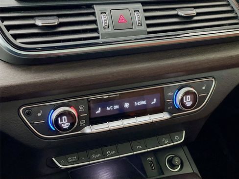 Used 2021 Audi Q5 Premium w/ Convenience Package image 18