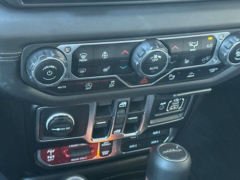 Certified 2025 Jeep Gladiator Rubicon w/ Safety Group image 22