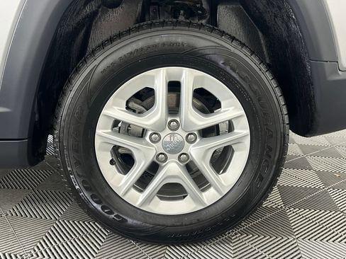 Used 2018 Jeep Compass Sport FWD image 11