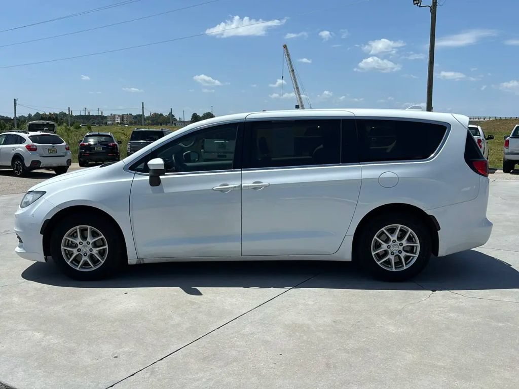 Used 2017 Chrysler Pacifica LX FWD image 7