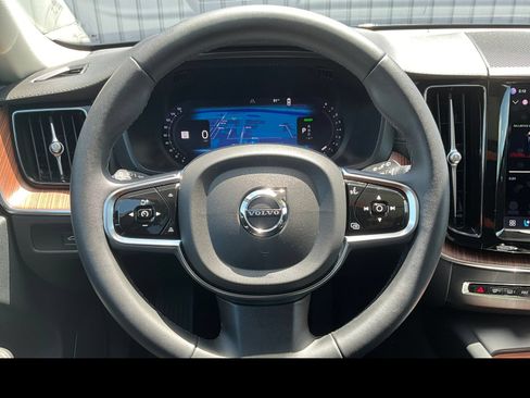 Used 2023 Volvo XC60 T8 Ultimate AWD/4WD image 3