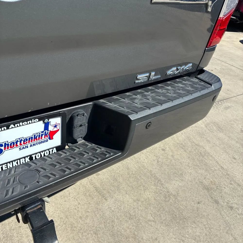 Used 2018 Nissan Titan SL w/ Texas Titan Edition AWD/4WD image 20