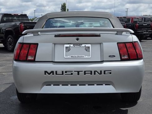 Used 2003 Ford Mustang Convertible RWD image 9