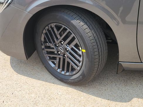New 2027 Nissan Sentra SV w/ Floor Mat Package FWD image 9