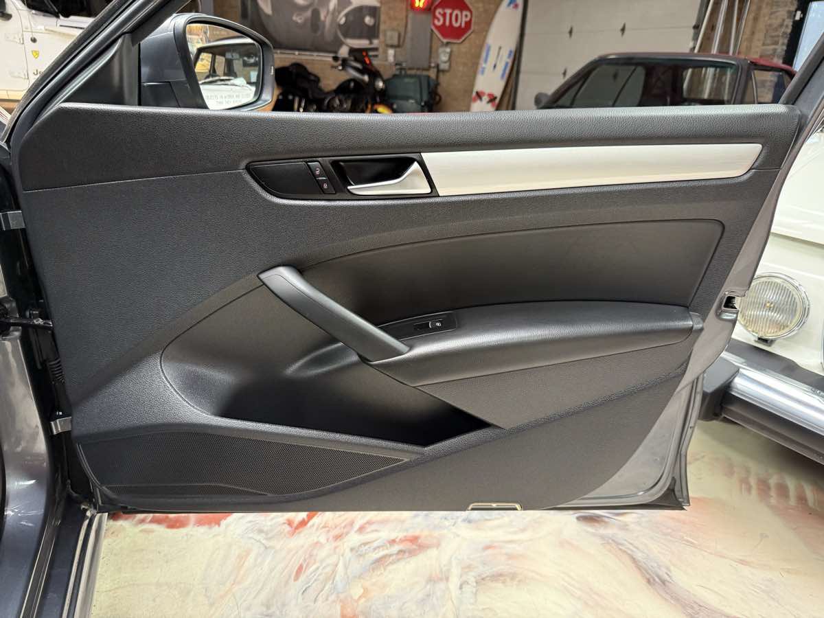 Used 2013 Volkswagen Passat 2.5 SE FWD image 30