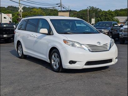 Used 2016 Toyota Sienna LE