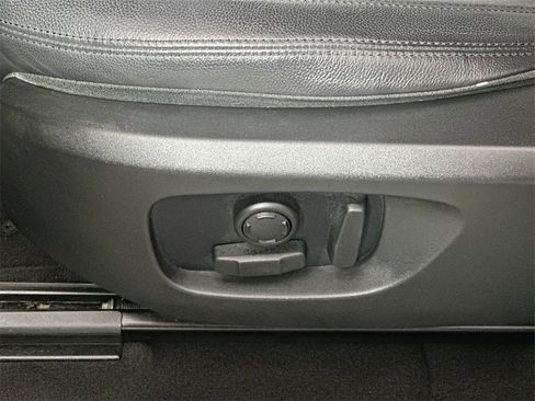 Used 2019 Land Rover Discovery Sport SE image 22