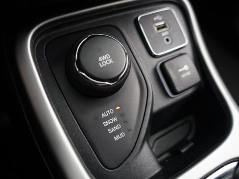 Used 2018 Jeep Compass Latitude w/ Safe & Security Group image 21