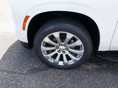 New 2025 Chevrolet Suburban Premier image 11