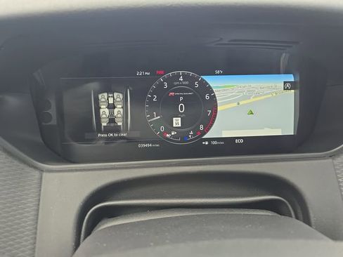 Used 2018 Land Rover Range Rover Velar R-Dynamic SE image 22