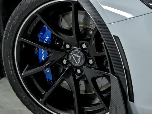 Used 2018 Chevrolet Corvette Z06 w/ Carbon 65 Edition image 4