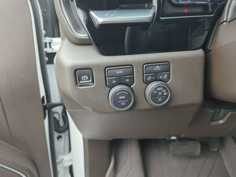 Used 2025 Chevrolet Silverado 1500 RST w/ Max Trailering Package AWD/4WD image 19