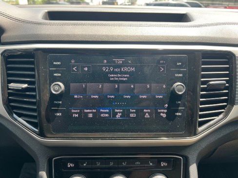 Used 2022 Volkswagen Atlas Cross Sport SE FWD image 46