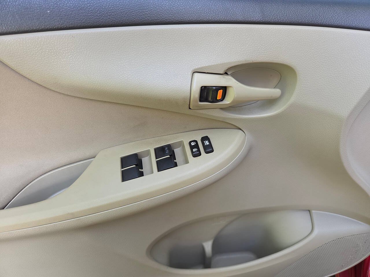 Used 2013 Toyota Corolla L FWD image 17